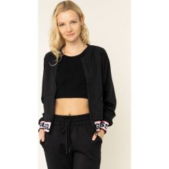 Bluza Guess Karin W01Q85 RJQ30. Czarne bluzy damskie Guess, xs, z aplikacjami, z elastanu, bez rękawów, bez kaptura. W wyprzedaży za 339,00 zł.