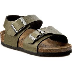 Sandały BIRKENSTOCK - New York Kids 1003357 Pull Up Olive. Zielone sandały chłopięce marki Birkenstock, ze skóry ekologicznej, bez zapięcia. W wyprzedaży za 179,00 zł.