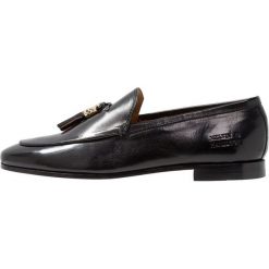 Melvin & Hamilton SCARLETT Półbuty wsuwane black/red/gold. Czarne mokasyny damskie marki Melvin & Hamilton, ze skóry. Za 719,00 zł.