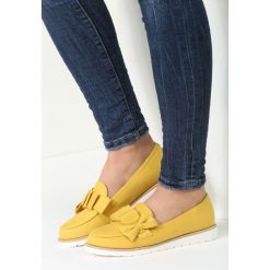 Żółte Mokasyny You Can Wear. Żółte mokasyny damskie marki vices, ze skóry, na płaskiej podeszwie. Za 69,99 zł.