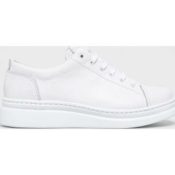 Camper - Buty. Białe buty sportowe damskie Camper, bez wzorów, ze skóry, sportowe. Za 459,90 zł.