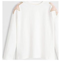 Mango Kids - Longsleeve dziecięcy Maribel 110-164 cm. Białe bluzki dziewczęce Mango Kids, z aplikacjami, z bawełny, z okrągłym kołnierzem, bez rękawów, bez kaptura. Za 59,90 zł.