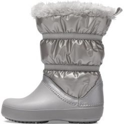Crocs dziewczęce botki CB LodgePoint Metallic Boot 36,5 srebrny. Szare buty dziewczęce zimowe Crocs, bez zapięcia. Za 279,00 zł.