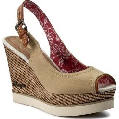 Espadryle WRANGLER - Kelly Indigo Chan WF07327JD Taupe 29. Pomarańczowe klapki damskie Wrangler, bez wzorów, ze skóry ekologicznej, bez obcasa, na obcasie. W wyprzedaży za 209,00 zł.