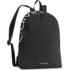 Plecak CALVIN KLEIN - Item Story Round Bac K50K503873 001. Czarne plecaki męskie Calvin Klein, z materiału. Za 399,00 zł.