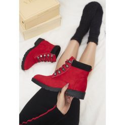Czerwone Traperki Metallics. Czerwone buty zimowe damskie Born2be, na obcasie. Za 109,99 zł.