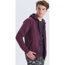 Rozpinana bluza Basic z kapturem - Bordowy. Czerwone bluzy męskie Cropp, s, bez wzorów, z kapturem, bez rękawów, z kapturem. Za 89,99 zł.