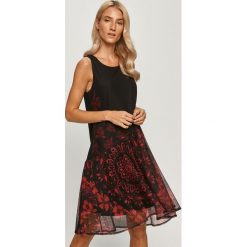Desigual - Sukienka. Czarne sukienki damskie Desigual, na co dzień, s, bez wzorów, z elastanu, casualowe, z okrągłym kołnierzem, bez rękawów, mini, rozkloszowane. Za 359,90 zł.