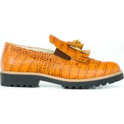 Brązowe półbuty z tłoczeniem - skóra naturalna - model 247 - kolor brąz przypalany. Pomarańczowe półbuty damskie Zapato, bez wzorów, ze skóry, bez obcasa, bez zapięcia. W wyprzedaży za 209,30 zł.