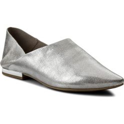 Półbuty CAPRICE - 9-24207-20 Silver Metal 920. Szare półbuty damskie Caprice, na co dzień, bez wzorów, ze skóry, bez obcasa, na obcasie, bez zapięcia. W wyprzedaży za 189,00 zł.