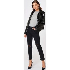 NA-KD Trend Jeansy Fringe Hem - Black. Czarne jeansy damskie marki NA-KD Trend, z jeansu. W wyprzedaży za 60,89 zł.