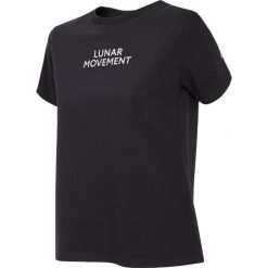T-shirt damski TSD292 - głęboka czerń. Czarne t-shirty damskie 4f, z nadrukiem, bez kołnierzyka. Za 29,99 zł.