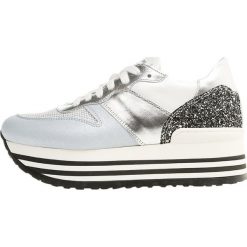 Noclaim ISA Sneakersy niskie bianco/argento. Czarne trampki i tenisówki damskie Noclaim, ze skóry. W wyprzedaży za 575,20 zł.