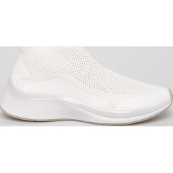 Tamaris - Buty. Białe buty sportowe damskie Tamaris, bez wzorów, z gumy, sportowe. W wyprzedaży za 179,90 zł.