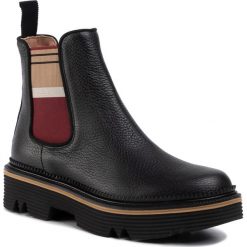 Sztyblety POLLINI - SA21064G08TDY000 Bot.Nero. Czarne kozaki damskie Pollini, na imprezę, ze skóry, bez obcasa, bez zapięcia. W wyprzedaży za 759,00 zł.