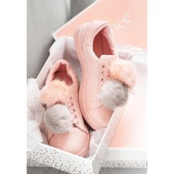 Różowe Buty Sportowe Tremendous Thing. Brązowe buty sportowe damskie marki vices. Za 49,99 zł.