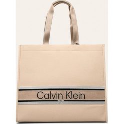 Calvin Klein - Torebka. Torby damskie na zakupy Calvin Klein, w paski, z bawełny, na ramię, duże, z aplikacjami. Za 699,90 zł.