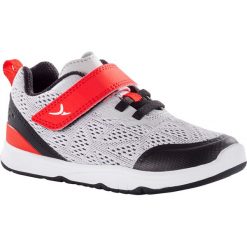 Buty do gimnastyki 570 I MOVE BREATH++. Czerwone buciki niemowlęce DOMYOS, z poliesteru, bez zapięcia. Za 79,99 zł.