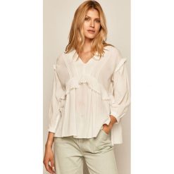 Medicine - Bluzka Soft Resort. Białe bluzki damskie MEDICINE, na co dzień, s, bez wzorów, z bawełny, casualowe, bez kołnierzyka, bez rękawów. Za 69,90 zł.
