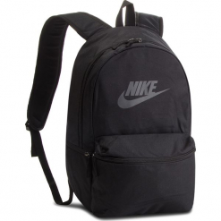 Plecak NIKE - BA5749 010. Czarne plecaki męskie Nike, z materiału. Za 119,00 zł.