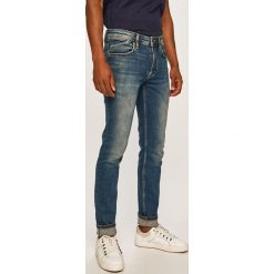 Pepe Jeans - Jeansy Hatch. Niebieskie jeansy męskie Pepe Jeans, bez wzorów, z obniżonym stanem. W wyprzedaży za 379,90 zł.