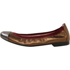 Pretty Ballerinas AMI Baleriny pizzrarra/goldy adele. Pomarańczowe baleriny damskie marki Pretty Ballerinas, bez wzorów, ze skóry, klasyczne, bez obcasa. Za 629,00 zł.