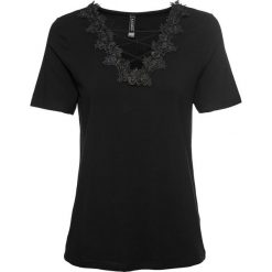 Shirt ze sznurowaniem bonprix czarny. Czarne koszulki damskie bonprix, bez wzorów, bez kołnierzyka, bez rękawów. Za 24,99 zł.