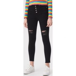 Jeansy skinny z przetarciami - Czarny. Czarne jeansy damskie Sinsay. Za 79,99 zł.