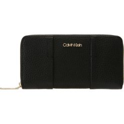 Calvin Klein CITY LARGE ZIP AROUND Portfel black. Czarne portfele damskie marki Calvin Klein. Za 449,00 zł.