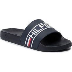Klapki TOMMY HILFIGER - Poolslide FM0FM02365 Midnight 403. Niebieskie klapki męskie z materiału. Za 199,00 zł.