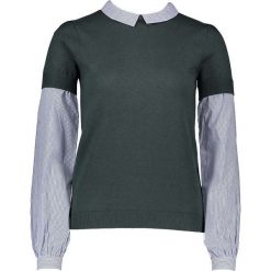 Sweter "Loopy" w kolorze ciemnozielono-niebiesko-białym. Niebieskie swetry damskie NAF NAF, xs, w paski, z bawełny, klasyczne, bez rękawów, bez kaptura. W wyprzedaży za 75,95 zł.