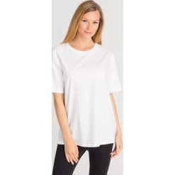 T-SHIRT ICE PLAY. Białe t-shirty damskie Ice Play, s, z nadrukiem, z bawełny, z okrągłym kołnierzem. Za 155,00 zł.