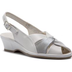 Sandały MARCO TOZZI - 2-28910-22 White Comb 197. Białe klapki damskie Marco Tozzi, bez wzorów, ze skóry, bez obcasa, na obcasie. Za 219,90 zł.