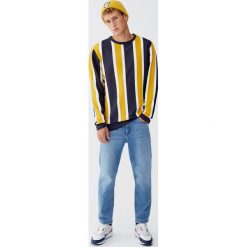 Bluza w szerokie pionowe paski. Szare bluzy męskie Pull&Bear, m, w paski, bez kołnierzyka, bez rękawów, bez kaptura. Za 89,90 zł.