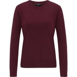 Sweter "Soliesse" w kolorze czerwonym. Czerwone swetry damskie Broadway NYC, xs, bez wzorów, ze splotem, bez rękawów, bez kaptura. W wyprzedaży za 59,95 zł.