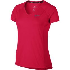 Nike Koszulka damska Dry Miler Top V-Neck czerwona r. S. Czerwone topy sportowe damskie Nike, s. Za 108,55 zł.