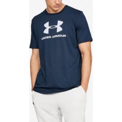 Under Armour Sportstyle Koszulka Niebieski. Niebieskie podkoszulki męskie Under Armour, l, z nadrukiem, z bawełny, bez kołnierzyka, z krótkim rękawem, krótkie. Za 128,95 zł.