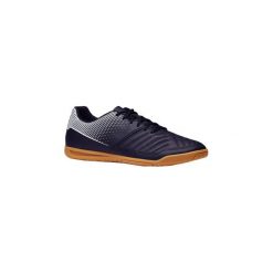 Buty do piłki nożnej Agility 100 halowe. Czarne bez kategorii marki KIPSTA, z gumy, do piłki nożnej. Za 59,99 zł.
