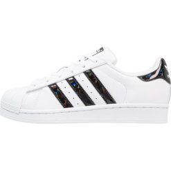 Adidas Originals SUPERSTAR J Tenisówki i Trampki footwear white/core black. Białe trampki męskie adidas Originals, ze skóry. Za 279,00 zł.