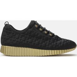 Czarne sneakersy damskie. Czarne buty sportowe damskie marki Kazar, z aplikacjami, ze skóry, sportowe, trekkingowe. Za 369,00 zł.