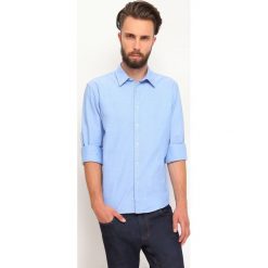 KOSZULA DŁUGI RĘKAW MĘSKA REGULAR FIT. Niebieskie koszule męskie Top Secret, m, bez wzorów, z tkaniny, klasyczne, z klasycznym kołnierzykiem, z długim rękawem. W wyprzedaży za 49,99 zł.