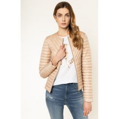 Kurtka puchowa Trussardi Jeans Matt Light 56S00414. Czerwone kurtki damskie Trussardi Jeans, s, bez wzorów, z jeansu, bez kaptura. W wyprzedaży za 589,00 zł.