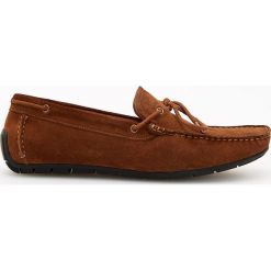 Zamszowe mokasyny - Brązowy. Pomarańczowe mokasyny męskie Reserved, z zamszu. Za 249,99 zł.