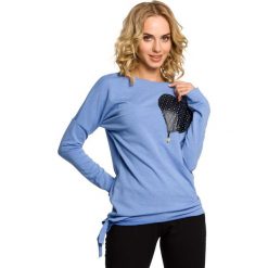 KENZIE Bluza ze skórzanym sercem - niebieska. Niebieskie bluzy damskie marki Moe, s, bez wzorów, z dzianiny, z długim rękawem, długie, bez kaptura. Za 109,90 zł.