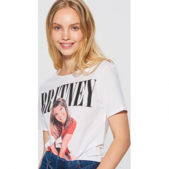 Koszulka z nadrukiem Britney Spears - Biały. Białe t-shirty damskie Cropp, l, z nadrukiem. Za 49,99 zł.