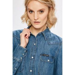 Calvin Klein Jeans - Koszula. Szare koszule jeansowe damskie marki Calvin Klein Jeans, l, casualowe, button down, z długim rękawem. W wyprzedaży za 299,90 zł.