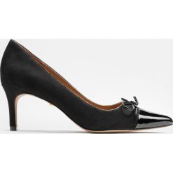 Czarne czółenka damskie. Czarne czółenka peep toe marki Kazar, ze skóry, na wysokim obcasie, na obcasie. Za 469,00 zł.