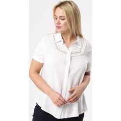 Kremowa Koszula Insinuate. Białe koszule damskie Born2be, xl, bez wzorów, z wykładanym kołnierzem, z krótkim rękawem. Za 49,99 zł.