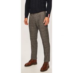 Calvin Klein - Spodnie. Szare spodnie męskie Calvin Klein, na co dzień, bez wzorów, z elastanu. W wyprzedaży za 399,90 zł.