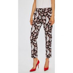 Tommy Hilfiger - Spodnie. Czarne spodnie damskie TOMMY HILFIGER, bez wzorów, z elastanu, casualowe. W wyprzedaży za 319,90 zł.